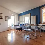 10' Piazza Erbe, Elegance In The Heart Of Apartment Verona