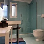 10' Piazza Erbe, Elegance In The Heart Of