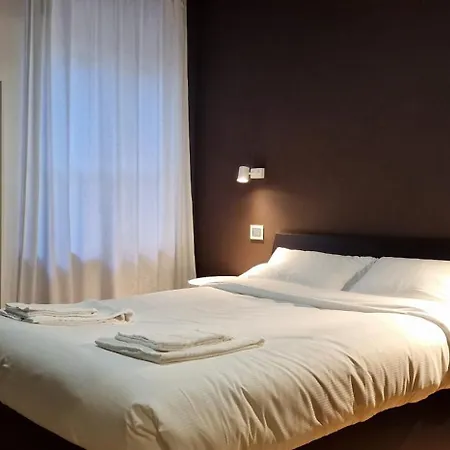 10' Piazza Erbe, Elegance In The Heart Of