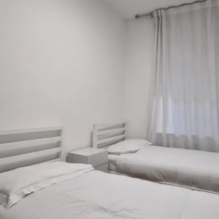 Apartmán 10' Piazza Erbe, Elegance In The Heart Of