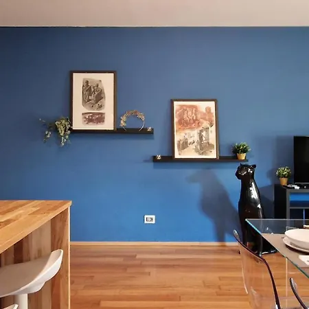 Apartmán 10' Piazza Erbe, Elegance In The Heart Of