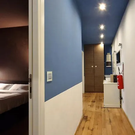 10' Piazza Erbe, Elegance In The Heart Of