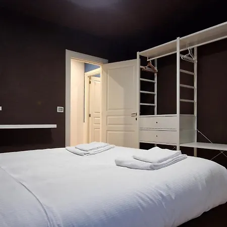 10' Piazza Erbe, Elegance In The Heart Of