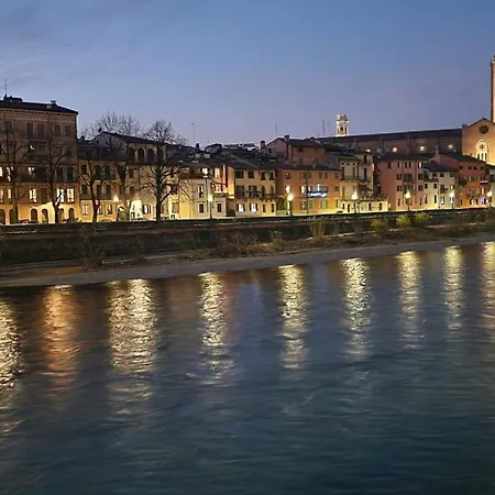 10' Piazza Erbe, Elegance In The Heart Of Apartmán